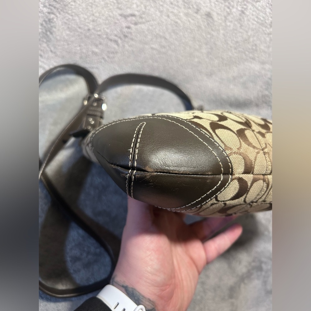 Coach Hamptons Signature Crossbody - Picture 6 of 10